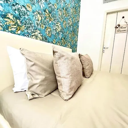 Suite Pompeii 3* Помпеи